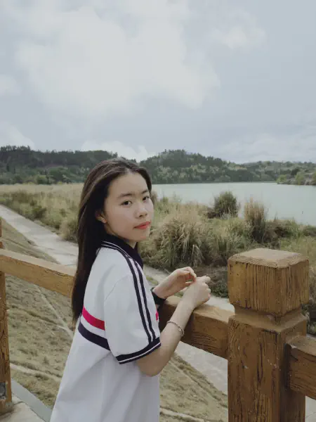 被批评太多，十年摄影几乎不拍人像。<br>感谢邹同学主动约拍，虽然最终成片并不好，但给了我极大自信，从此专心研修人像。